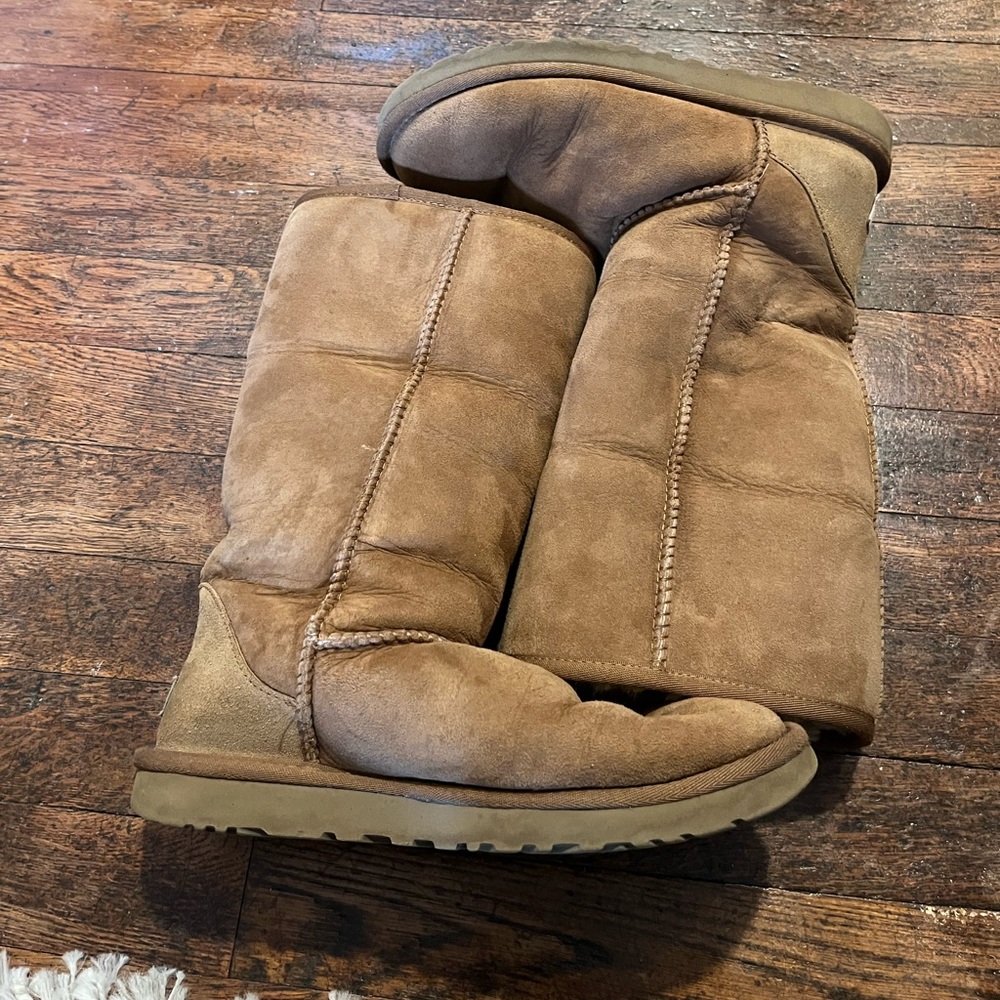 UGG Women’s Classic Tall II Boot Size 7